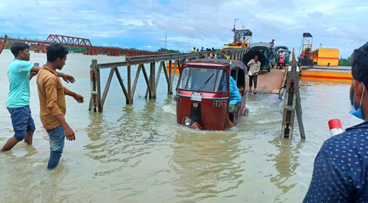 কালুরঘাট ফেরির প্রথম দিনেই দুর্ভোগ চরমে